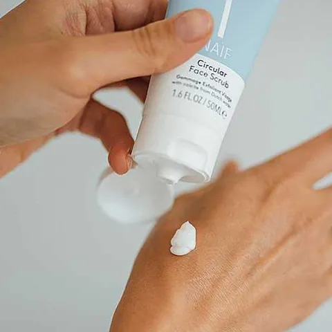 Naif Circulaire Gezichtsscrub 50Ml